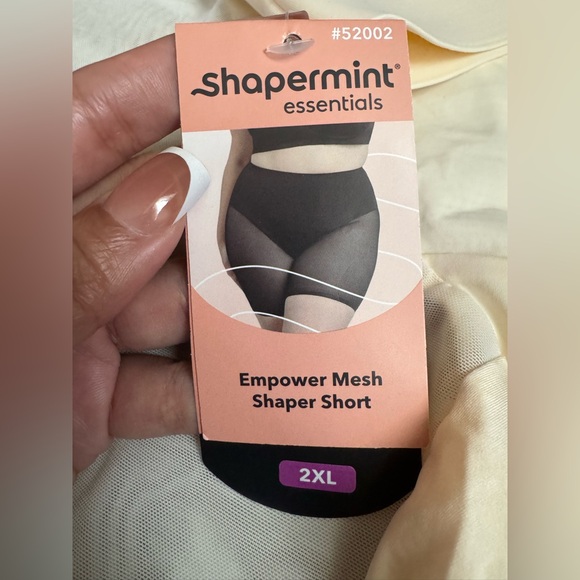 Shapermint Essentials Everyday Empower Mesh Shaper Shorts - Picture 6 of 8